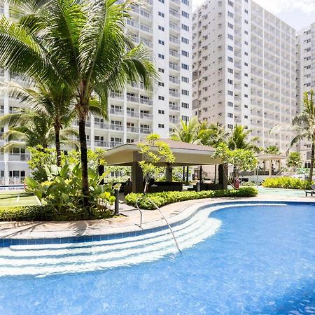 Staycation At Shore - Direct Pool Manila Esterno foto