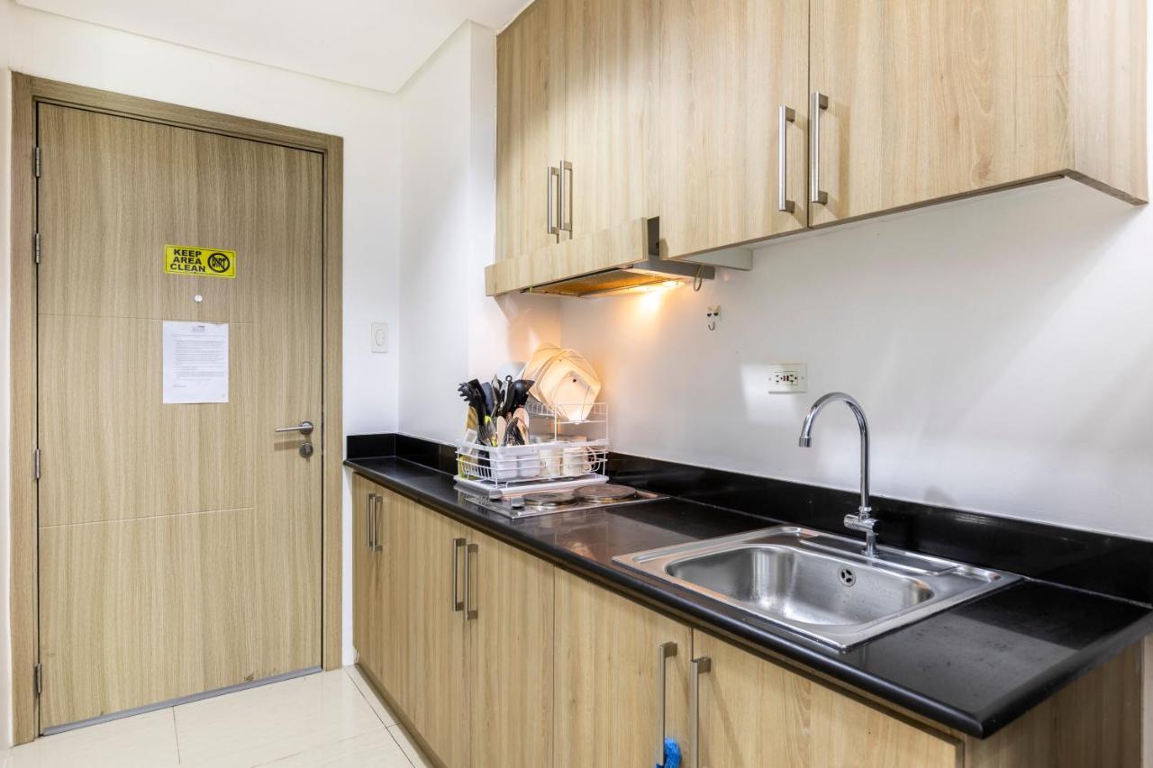 Staycation At Shore - Direct Pool Manila Esterno foto